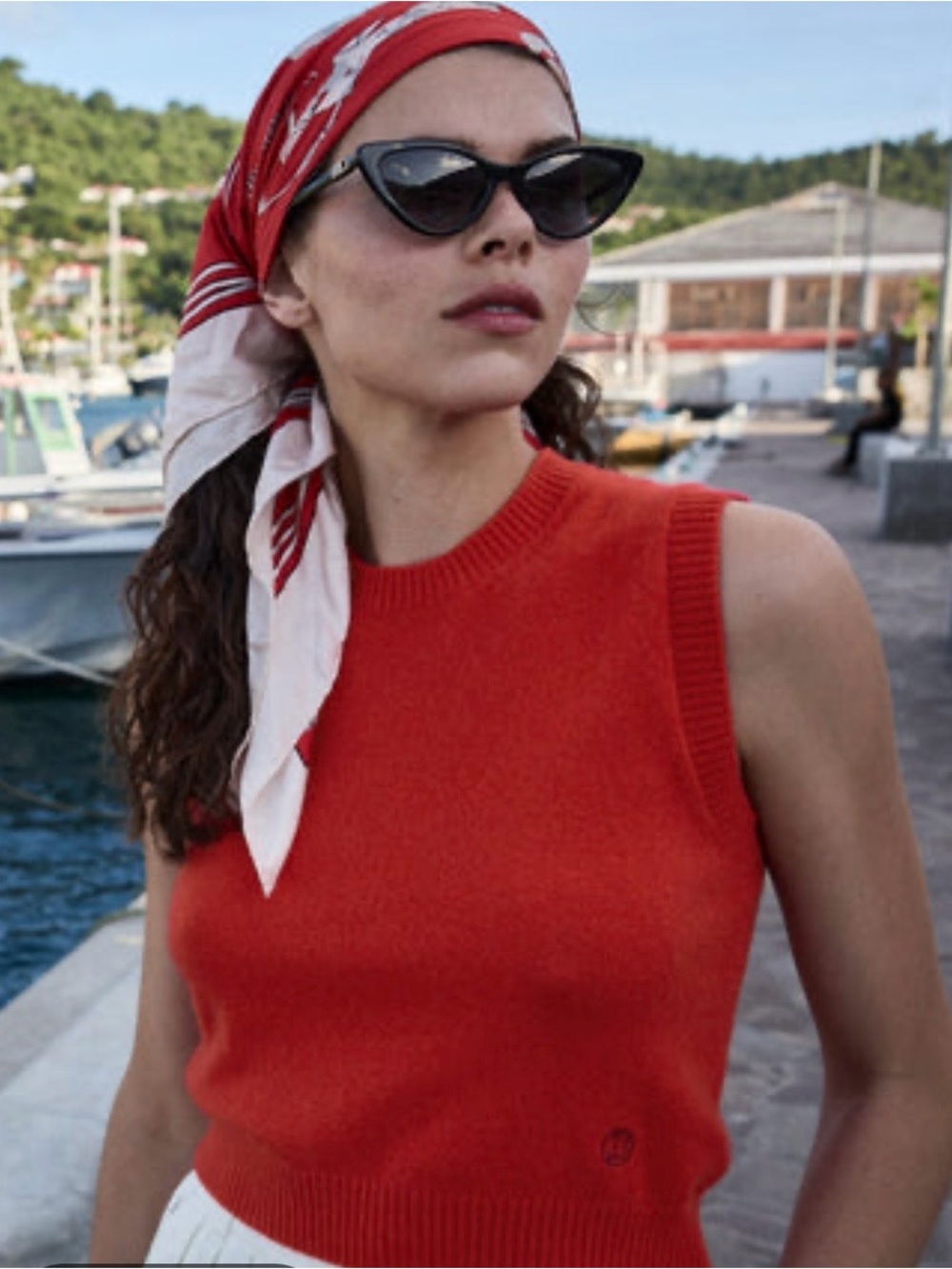 Doen Louden sweater tank in Carmine. 100% cashmere. Size Small